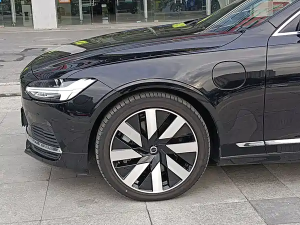 Volvo S90 Plug-In Hybrid 2024