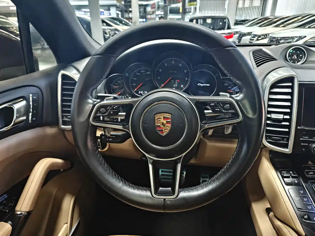 Porsche Cayenne 2015 — фото 10