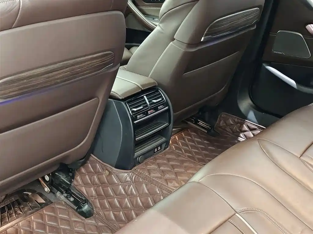 BMW 5 Series New Energy 2020 — фото 9