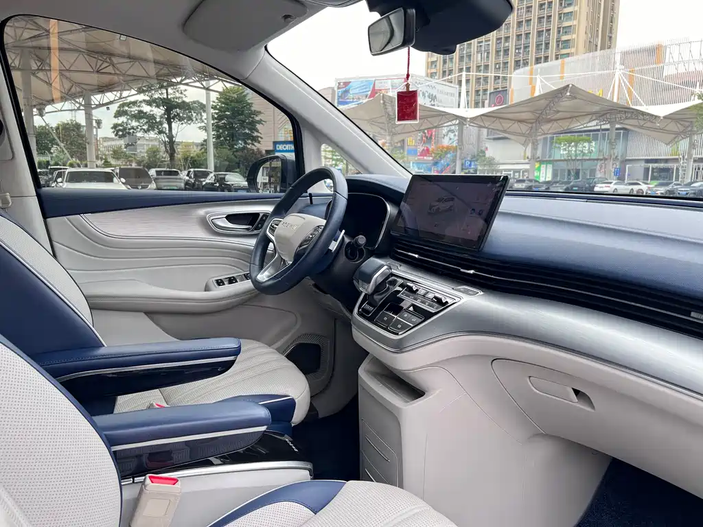 Roewe iMAX8 2021 — фото 19