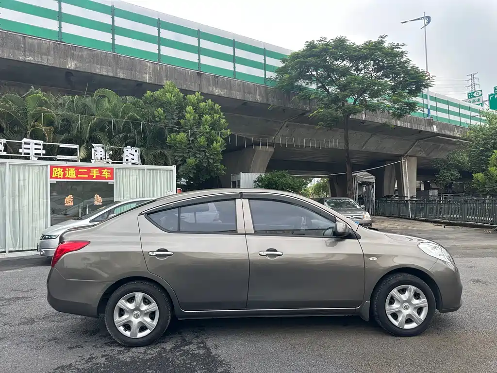 Nissan Sunny 2013