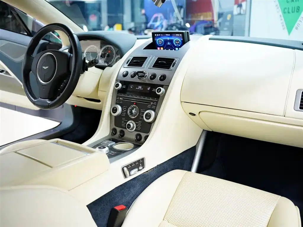 Aston Martin Rapide 2011 — фото 54