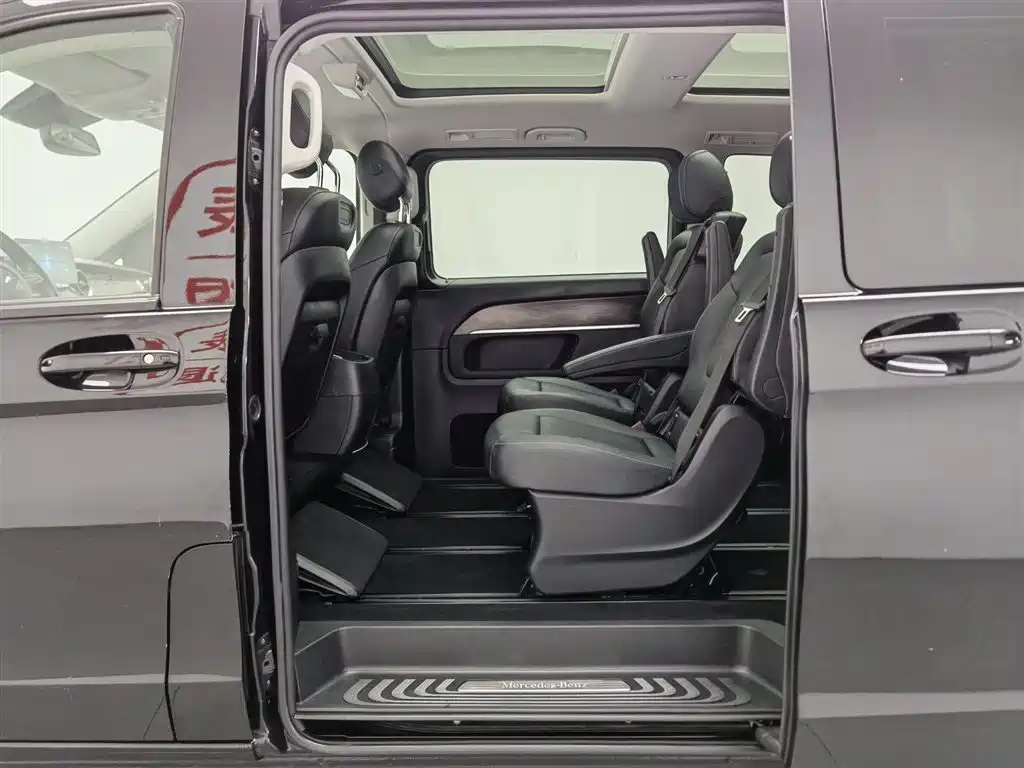 Mercedes-Benz V-Class 2021 — фото 15