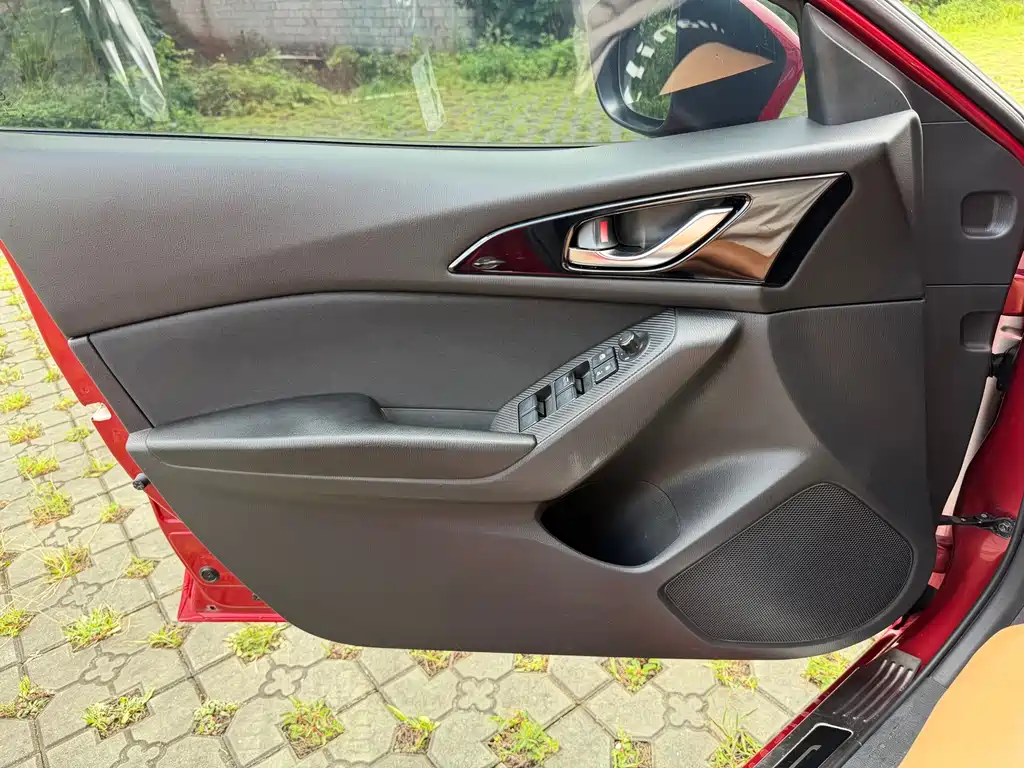 Mazda 3 Axela 2016 — фото 15