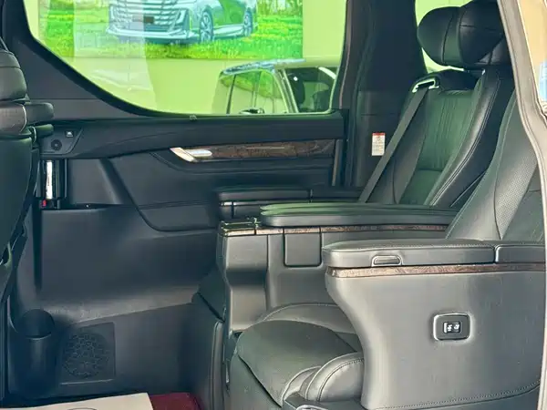 Toyota Alphard 2021