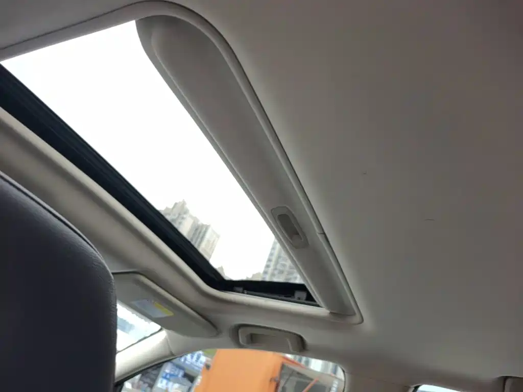 Mitsubishi Outlander 2018 — фото 18
