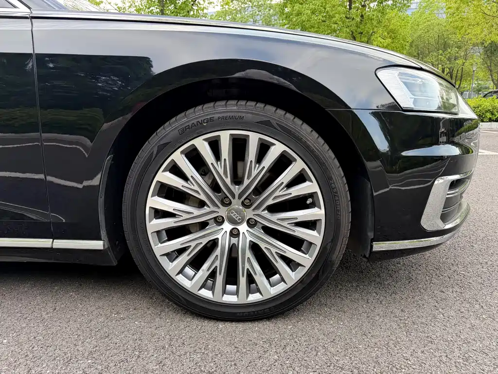 Audi A8 2021 — фото 10