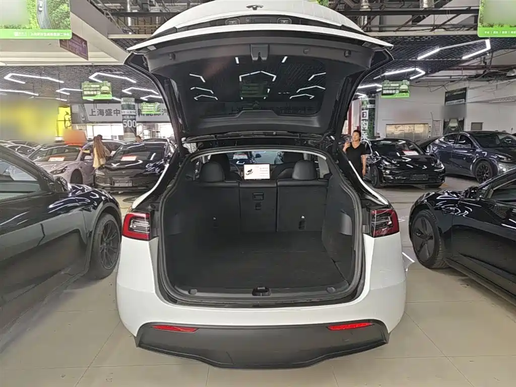 Tesla Model Y 2022 — фото 19