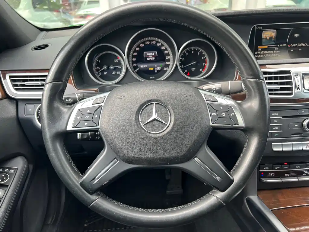 Mercedes-Benz E-Class 2015 — фото 24