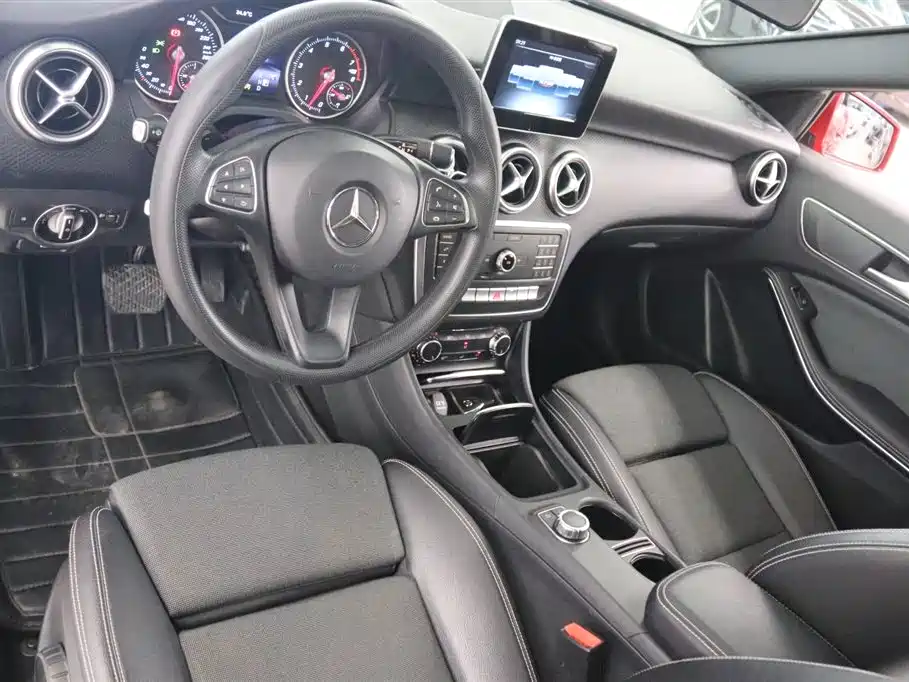 Mercedes-Benz A-Class 2017 — фото 10