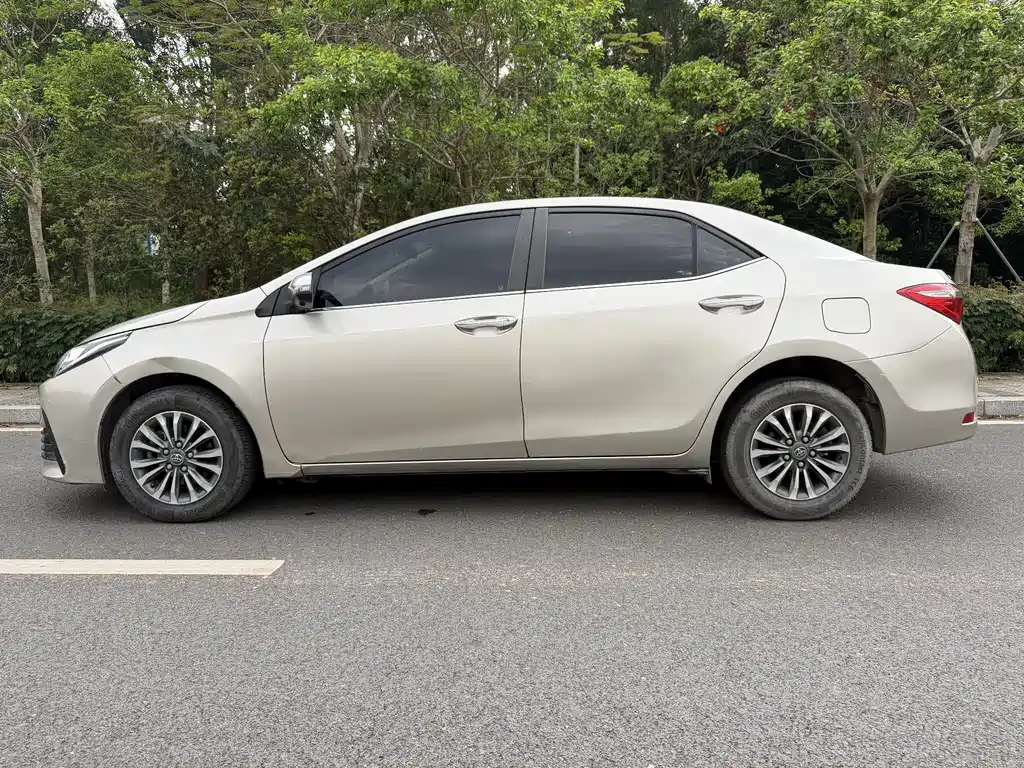 Toyota Corolla 2018 — фото 7