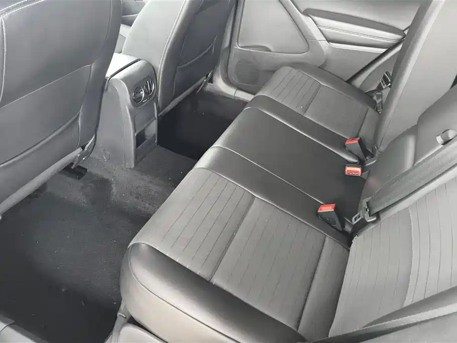 Volkswagen Tiguan 2018 — фото 11