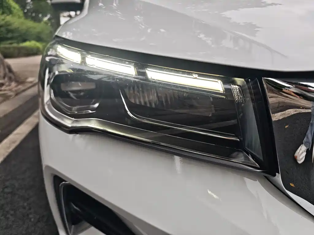 Geely Emgrand 2024