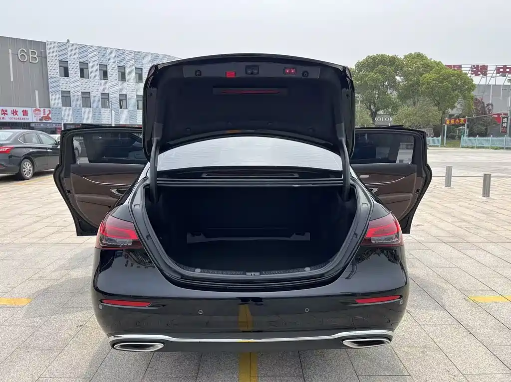 Mercedes-Benz E-Class 2021 — фото 18