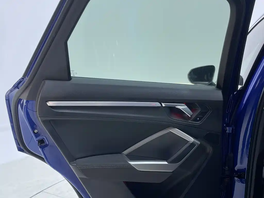Audi Q3 2023 — фото 19