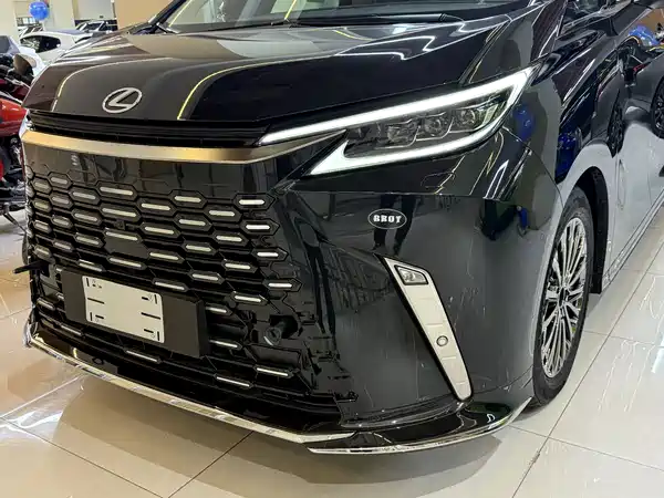 Lexus LM 2023