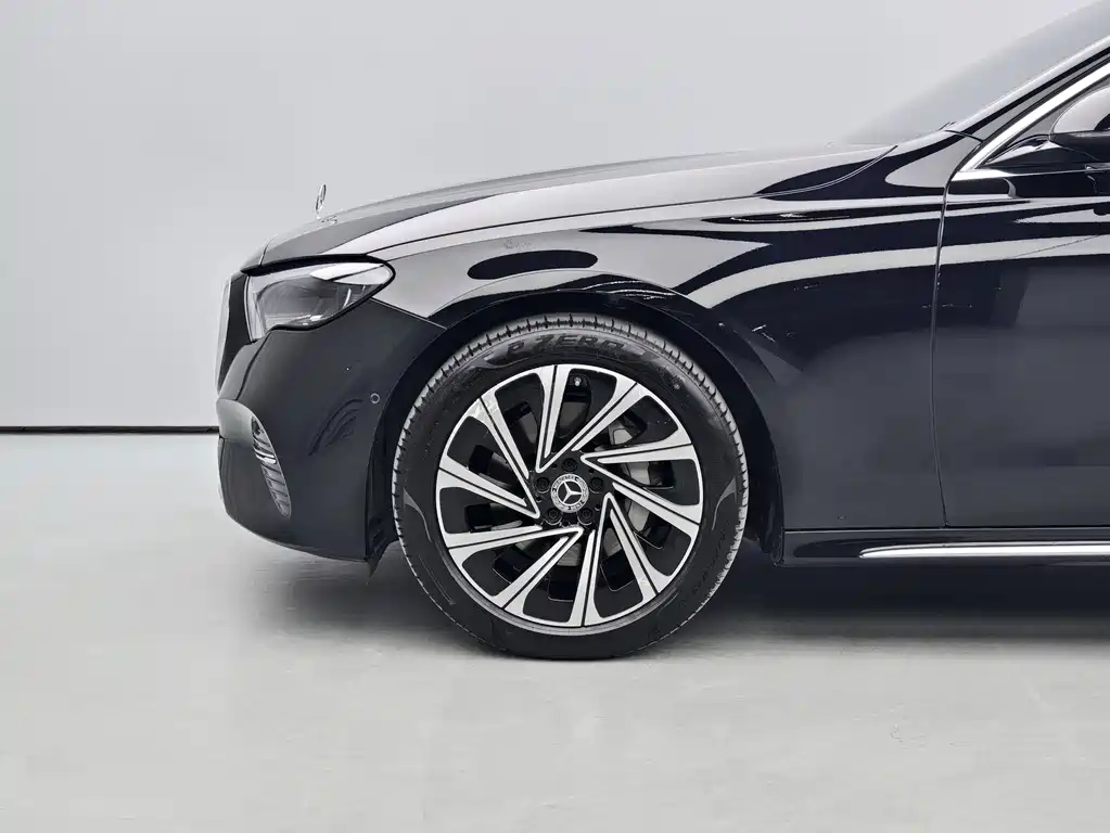 Mercedes-Benz E-Class 2024 — фото 13