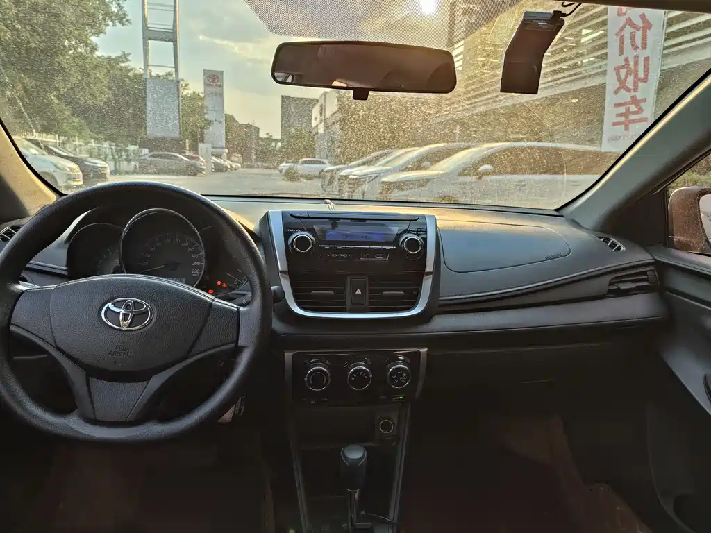 Toyota Yaris L 2019 — фото 9