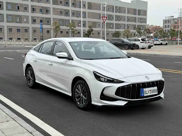 MG MG5 2025