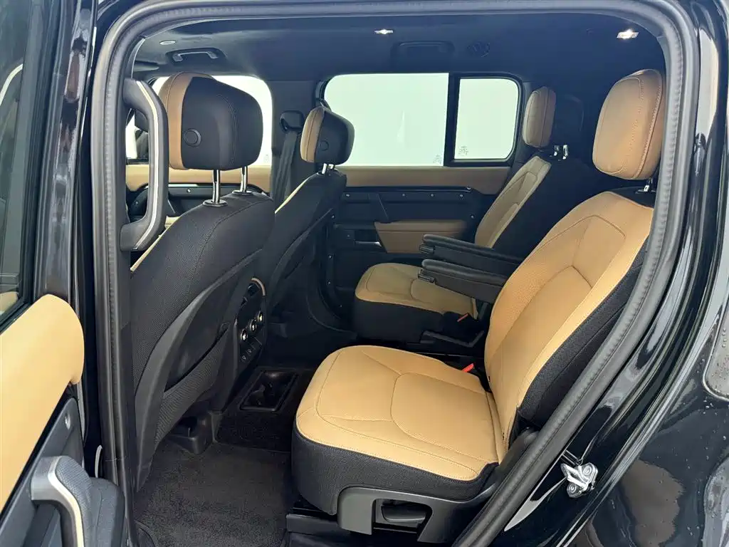 Land Rover Defender 2025 — фото 17