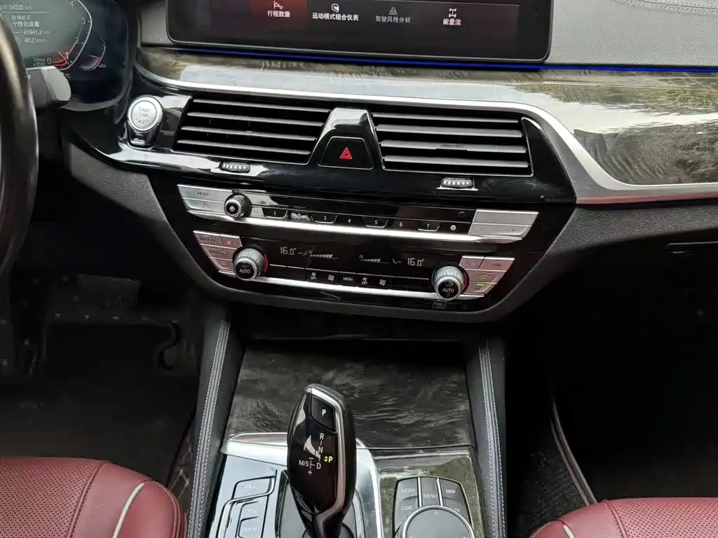 BMW 5 Series 2022 — фото 11