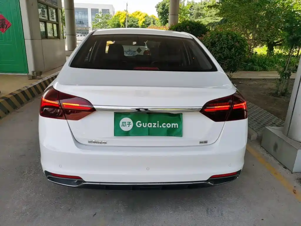 Geely Emgrand 2021