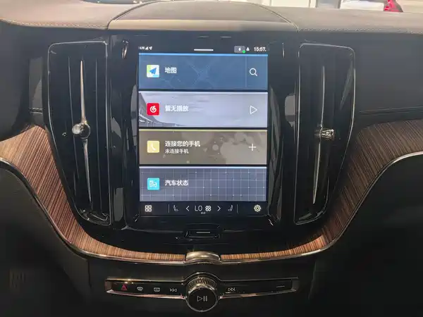 Volvo XC60 2025