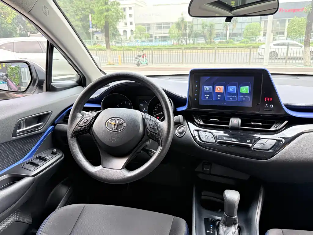 Toyota C-HR 2023 — фото 7