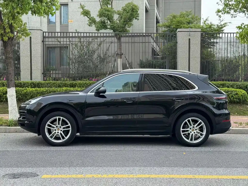 Porsche Cayenne 2019 — фото 10