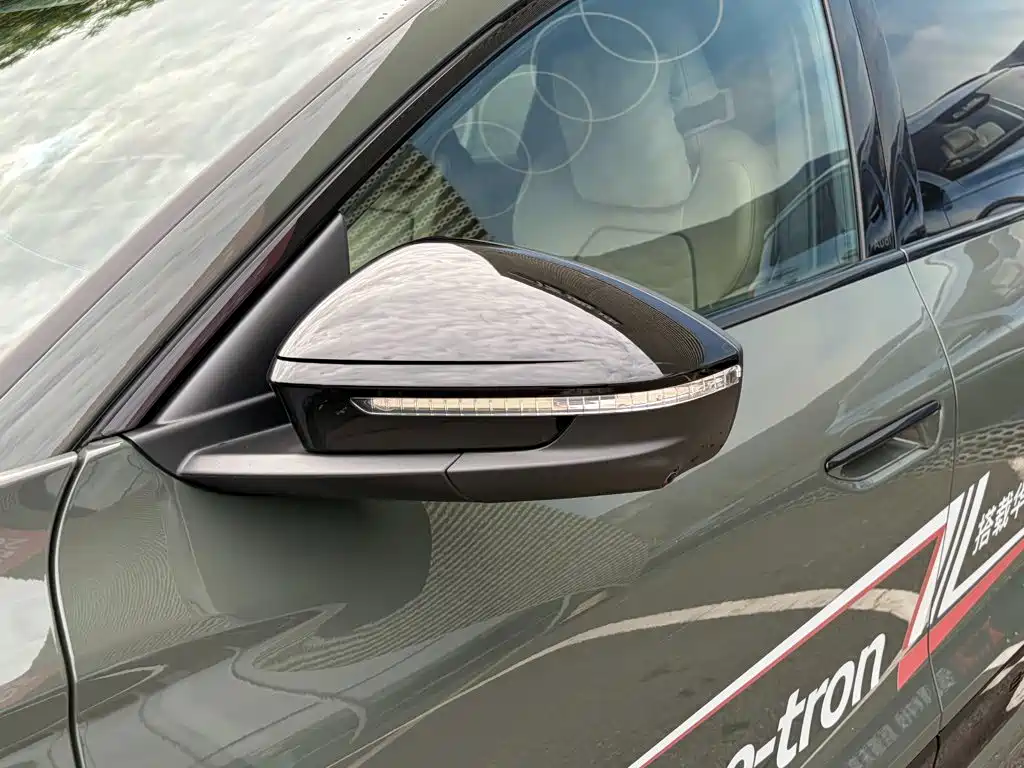 Audi Q6L E-Tron 2025 — фото 11