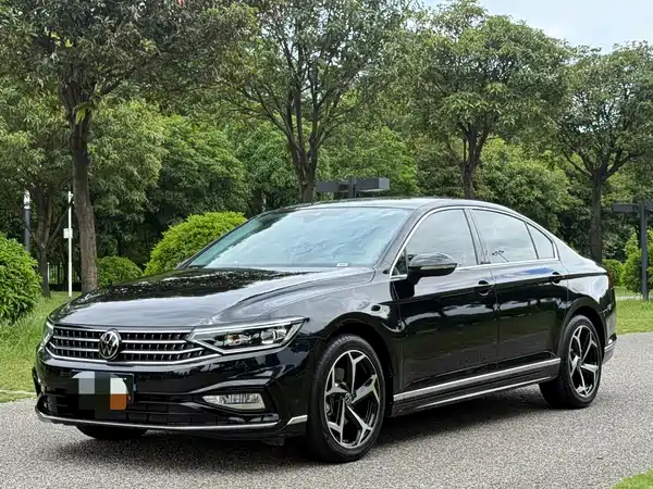 Volkswagen Magotan 2025