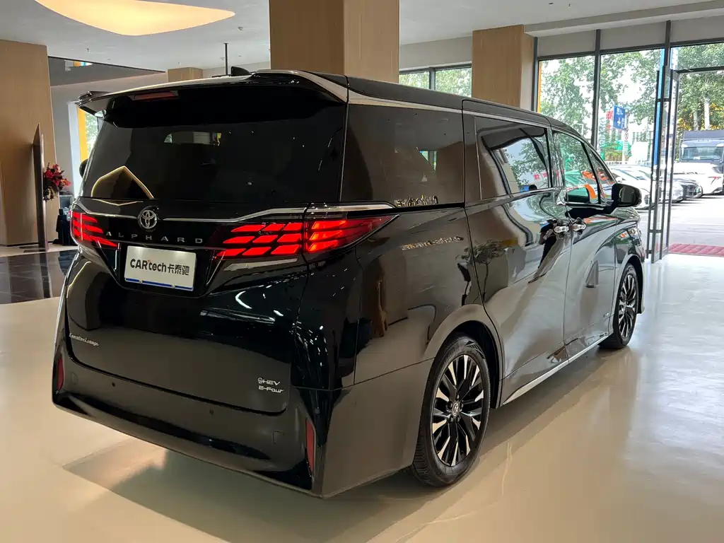 Toyota Alphard 2024 — фото 19