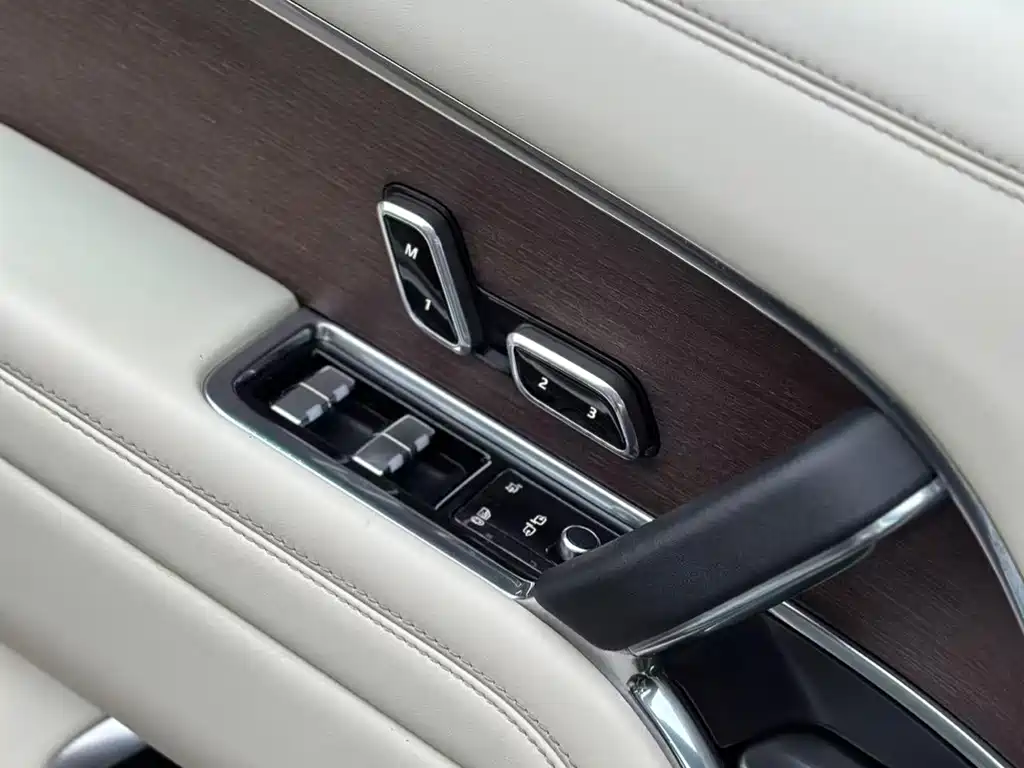 Land Rover Range Rover 2023 — фото 18