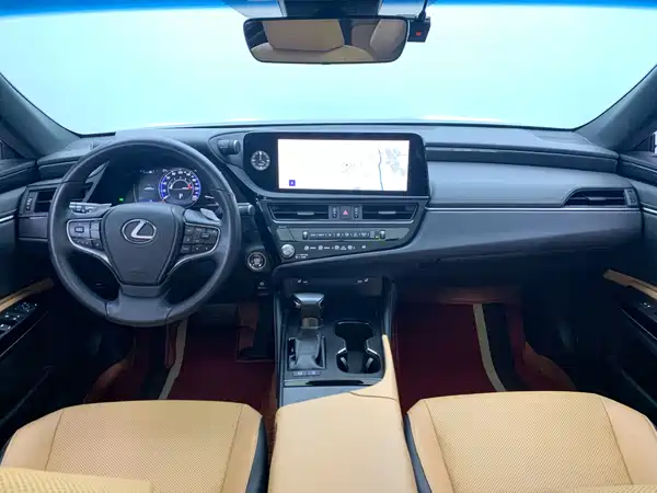 Lexus ES 2022