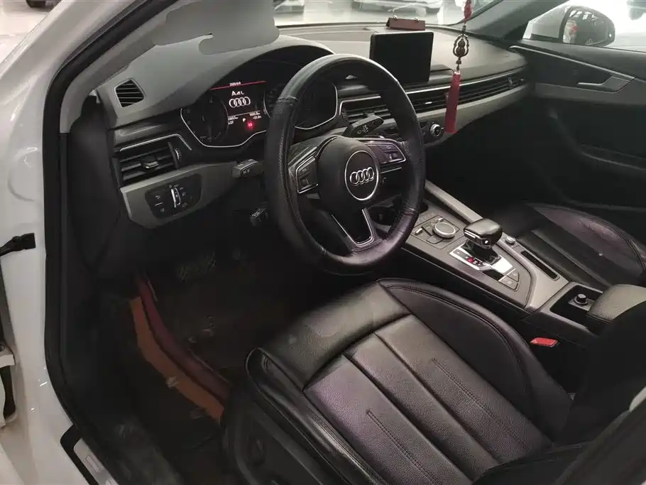 Audi A4L 2018 — фото 12