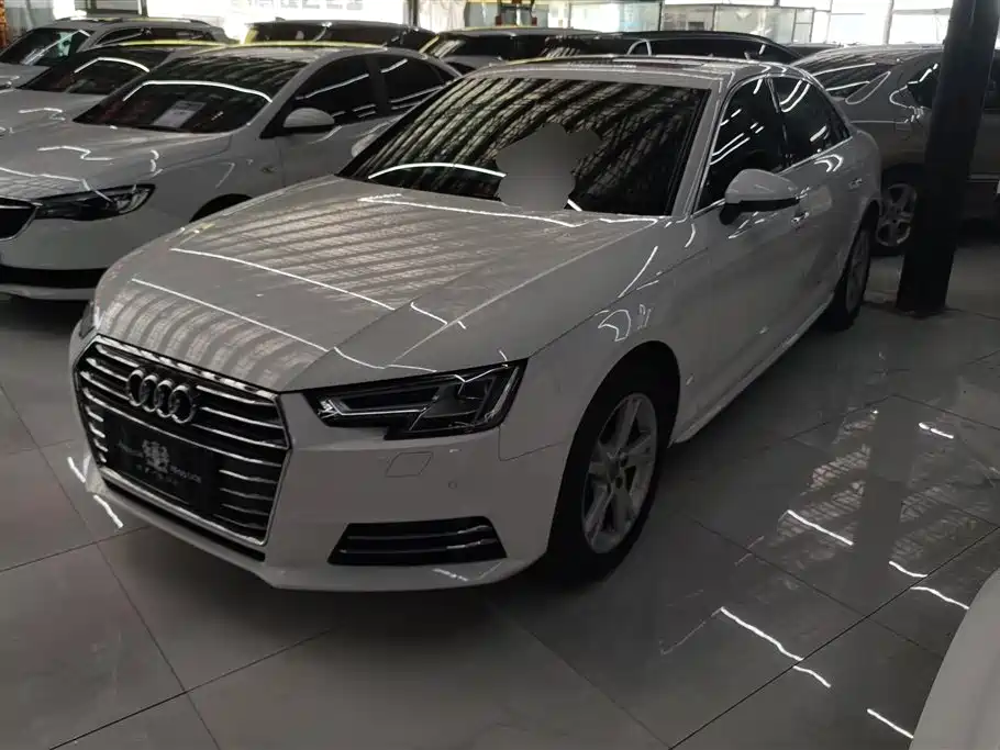 Audi A4L 2018 — фото 1
