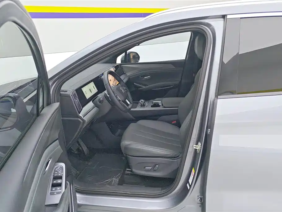 BYD L DM-i 2025 — фото 9