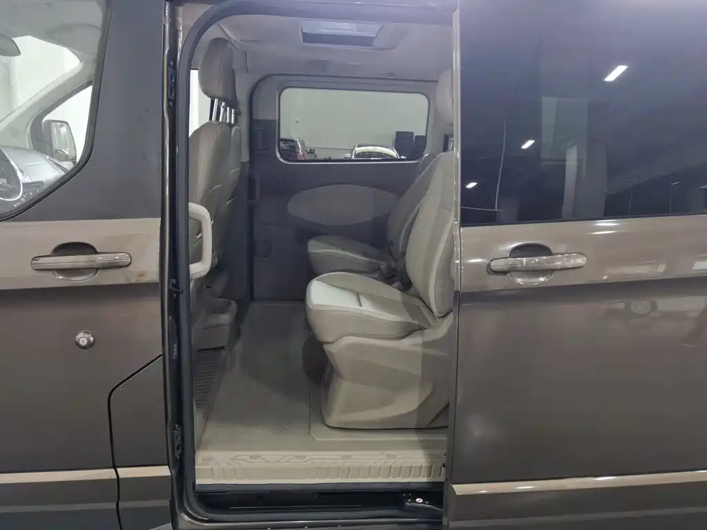 Ford Tourneo 2017 — фото 15