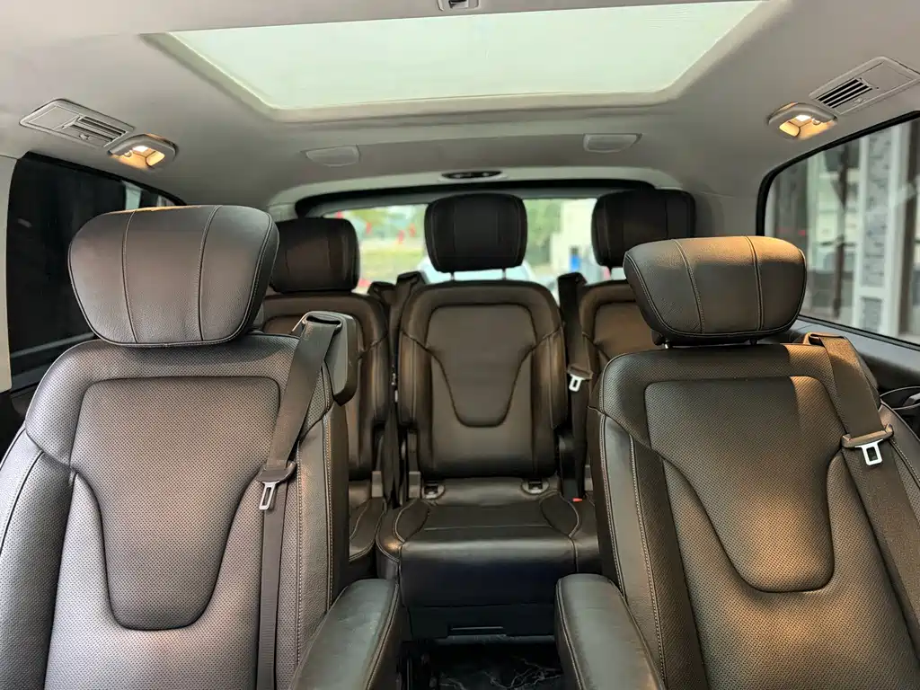 Mercedes-Benz V-Class 2018 — фото 12