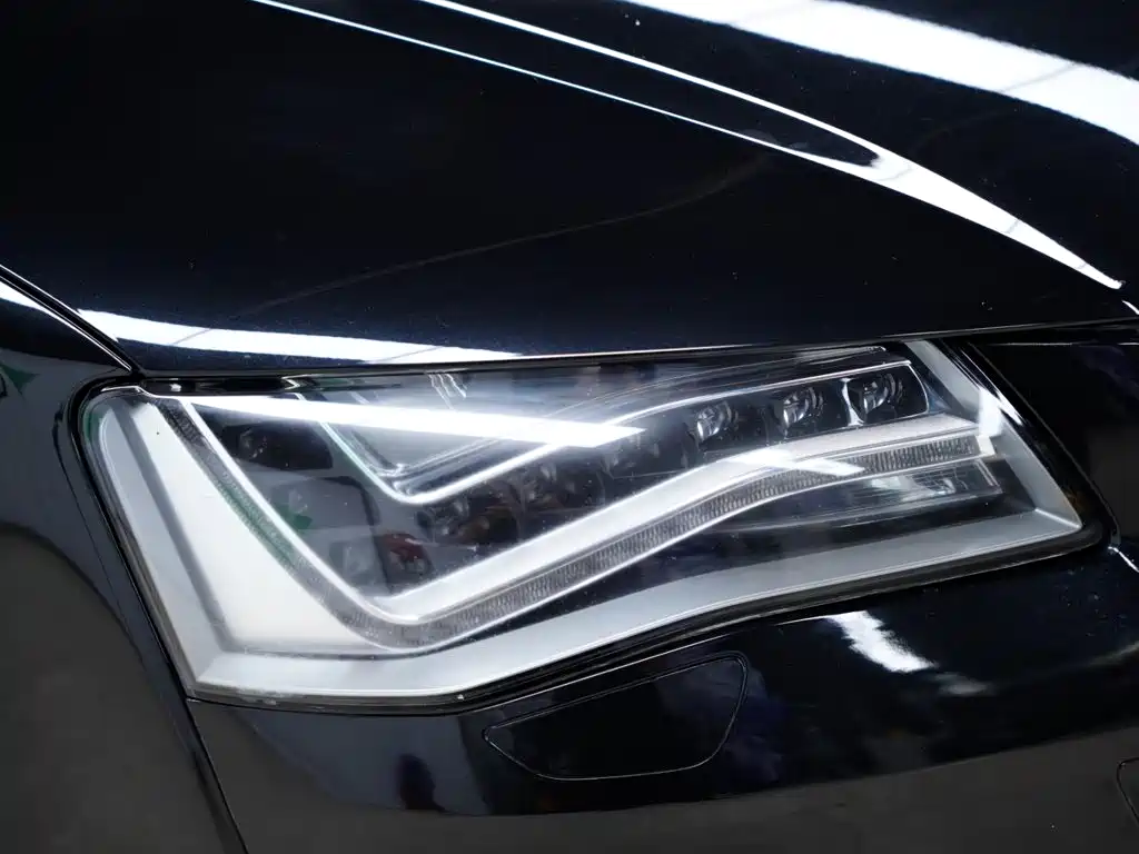 Audi A8 2013 — фото 12