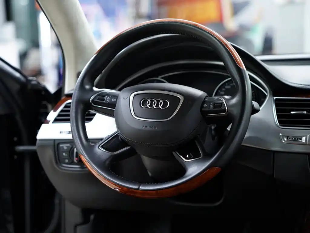 Audi A8 2013 — фото 50