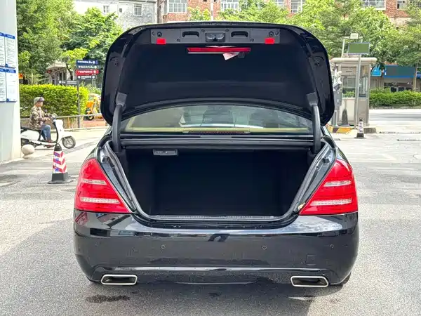 Mercedes-Benz S-Class 2012