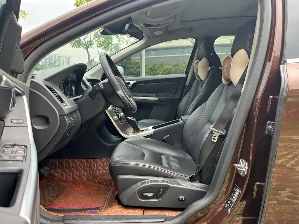 Volvo XC60 2015 — фото 18