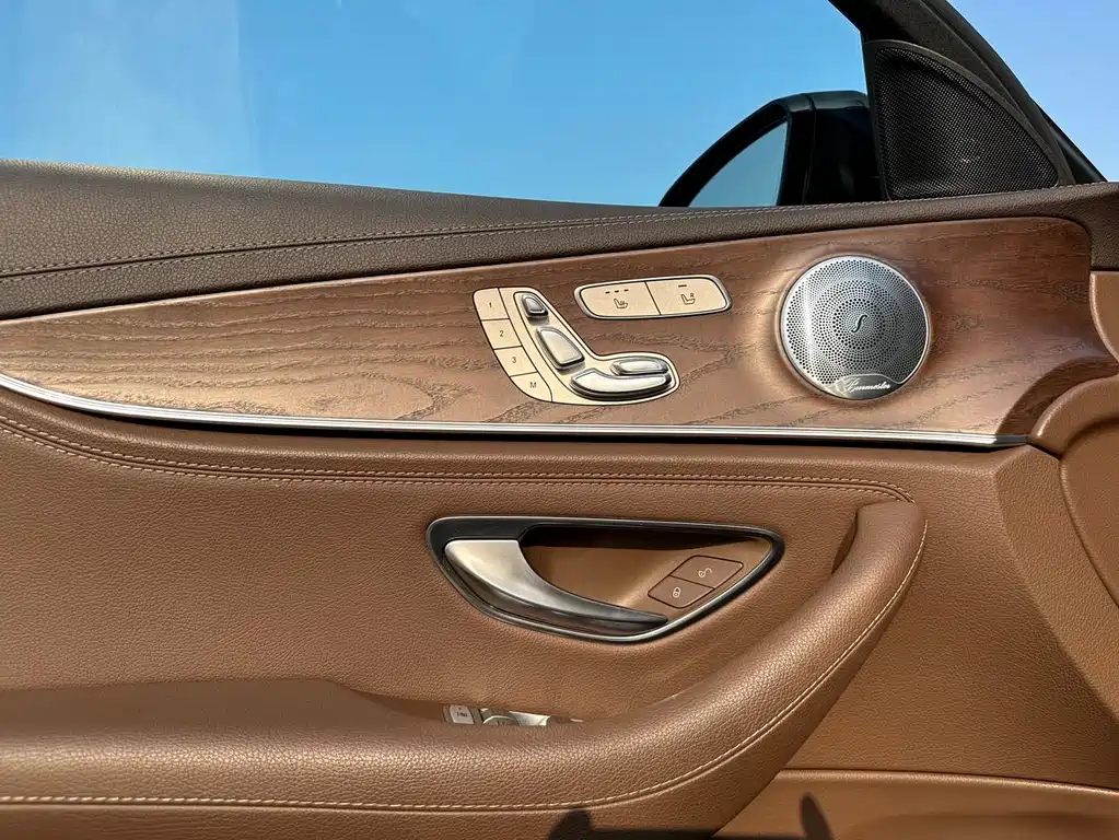 Mercedes-Benz E-Class 2019 — фото 23