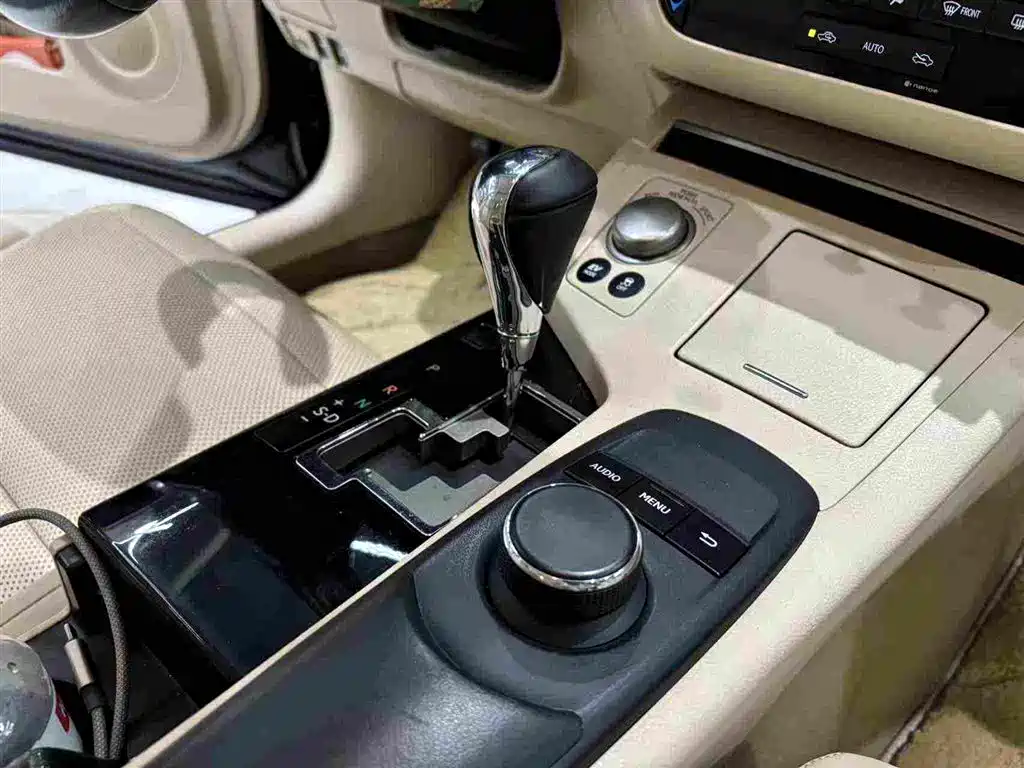 Lexus ES 2015 — фото 27