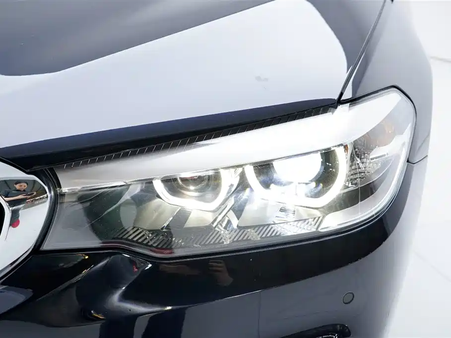 BMW 5 Series 2019 — фото 14