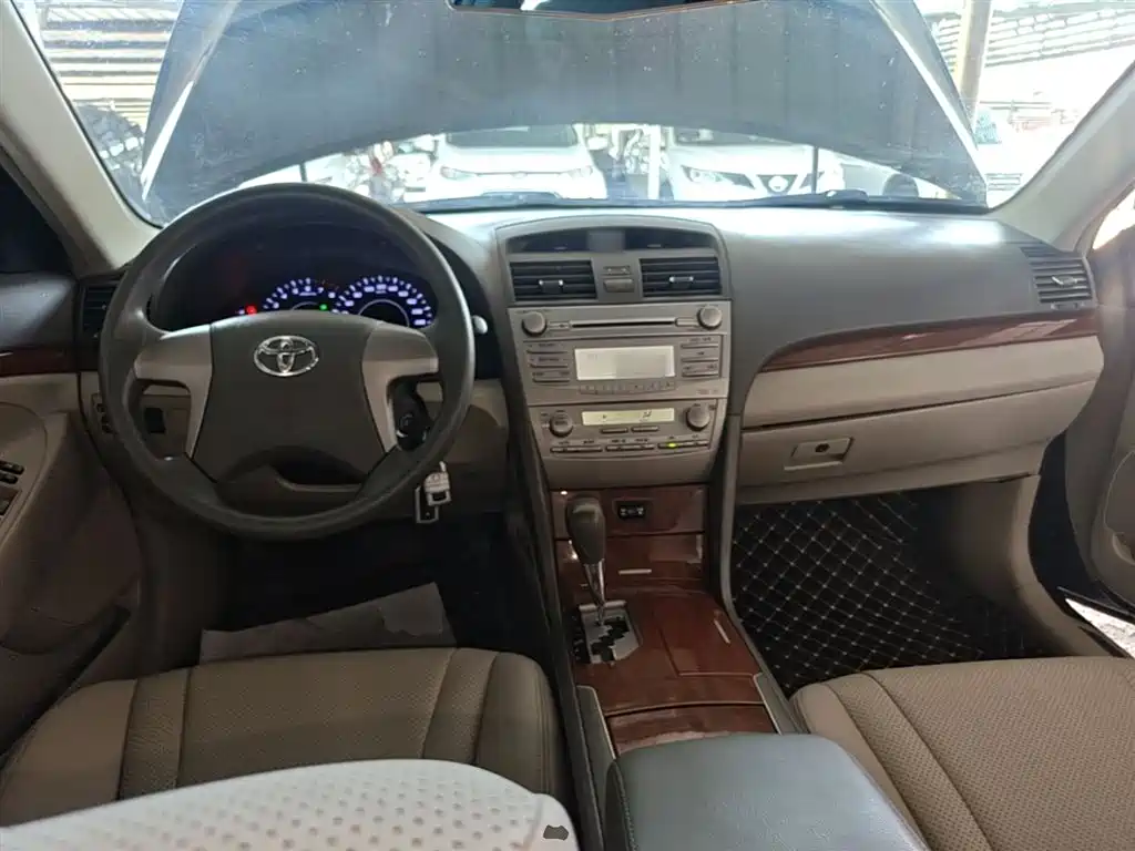 Toyota Camry 2015 — фото 10