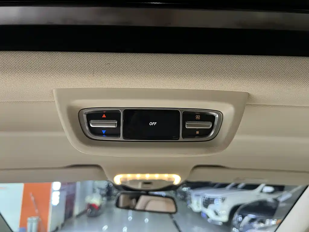 Mercedes-Benz V-Class 2022 — фото 18
