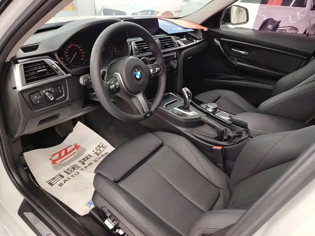 BMW 3 Series 2018 — фото 10