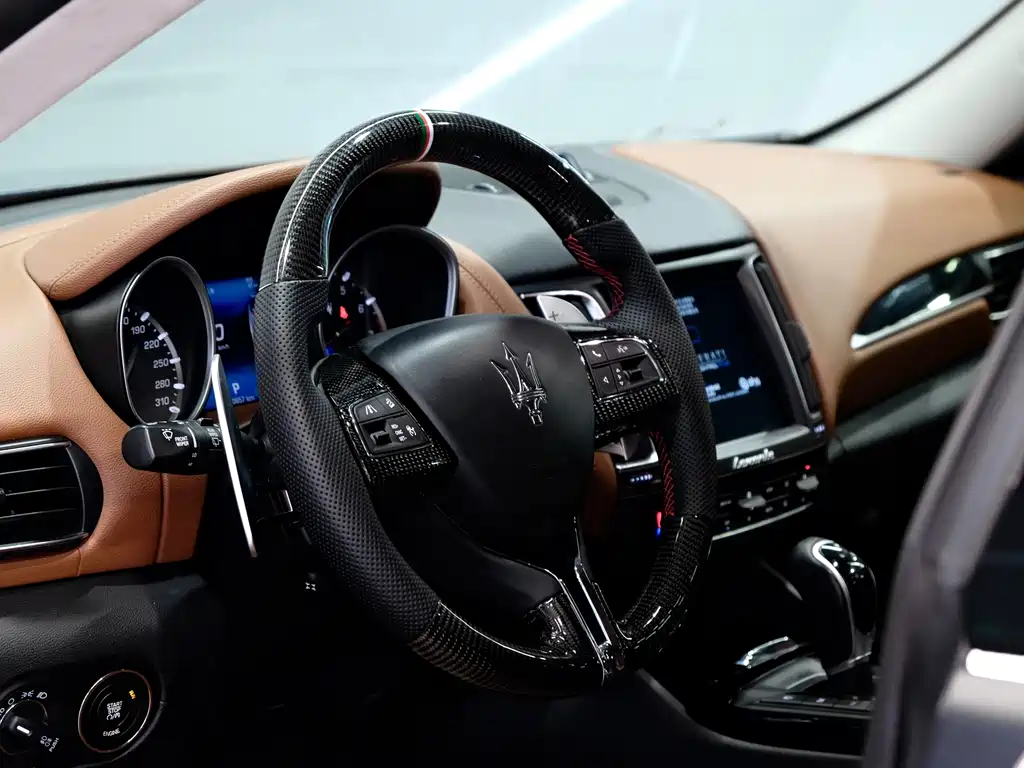 Maserati Levante 2016 — фото 11